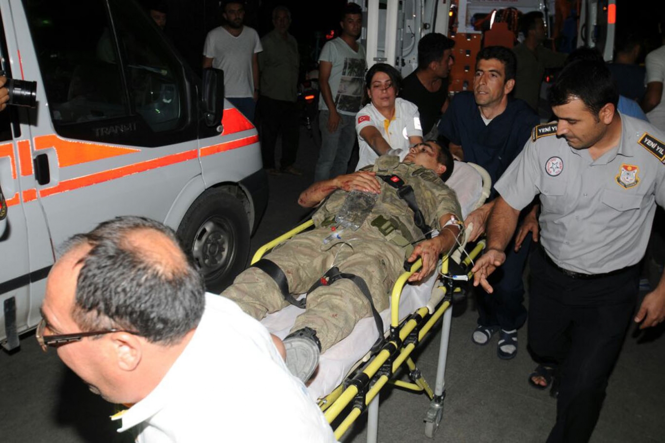 Gevaş’ta askeri kontrol noktasına saldırı: 3 yaralı (YENİLENDİ) Gevaş’ta askeri kontrol noktasına saldırı: 3 yaralı (YENİLENDİ)